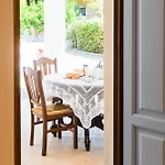 Вилла Lovely Cosy Villa, Jacuzzi, Nature