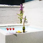 Вилла Lovely Cosy Villa, Jacuzzi, Nature