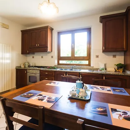 Vila Lovely Cosy Villa, Jacuzzi, Nature Camaiore