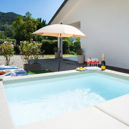 Villa Lovely Cosy Villa, Jacuzzi, Nature