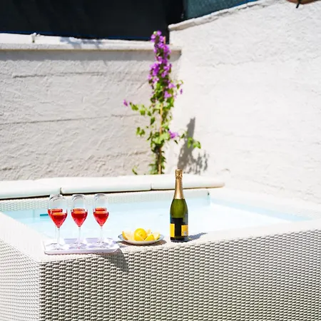 Vila Lovely Cosy Villa, Jacuzzi, Nature