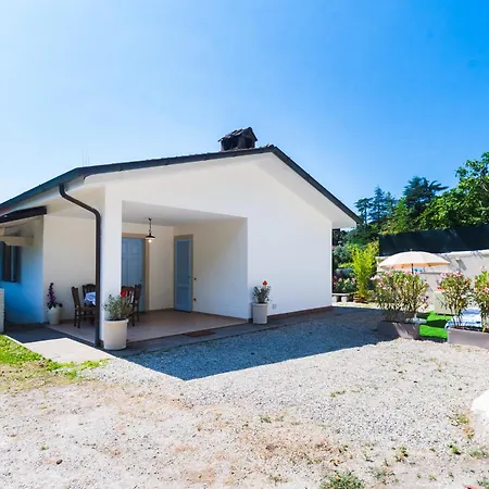 Villa Lovely Cosy Villa, Jacuzzi, Nature