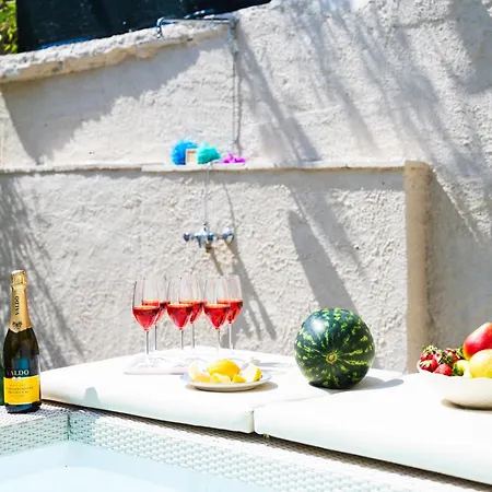 Vila Lovely Cosy Villa, Jacuzzi, Nature Camaiore