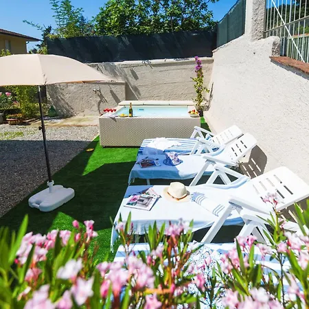 Lovely Cosy Villa, Jacuzzi, Nature Camaiore