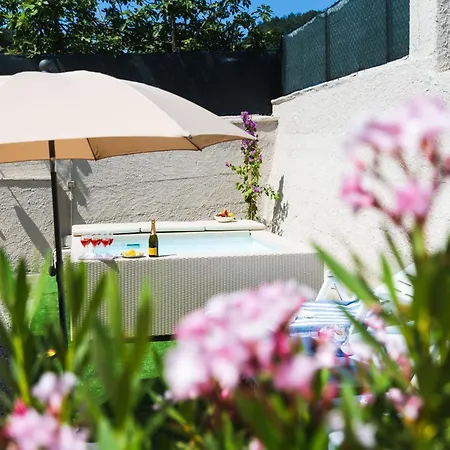 Lovely Cosy Villa, Jacuzzi, Nature Villa Camaiore